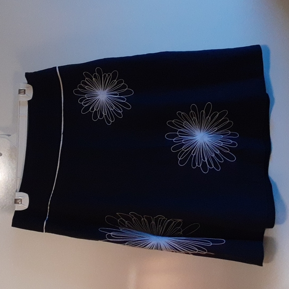 Context Flower Skirt - Picture 11 of 12